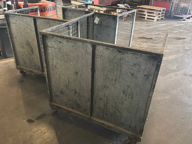 Transportkar met inhoud (3x) - afbeelding 2 van  2
