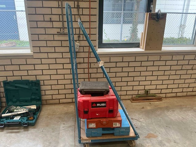 Transportkar met kunststof opbergkoffers - afbeelding 3 van  10