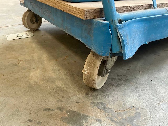Transportkar met kunststof opbergkoffers - afbeelding 9 van  10