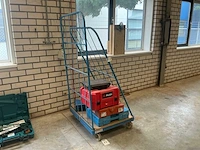 Transportkar met kunststof opbergkoffers