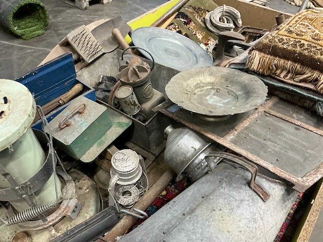 Transportkar met partij antiek - afbeelding 9 van  17