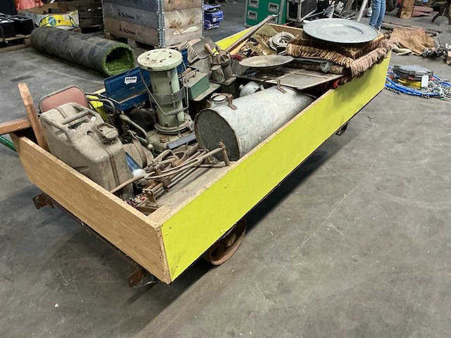 Transportkar met partij antiek - afbeelding 11 van  17