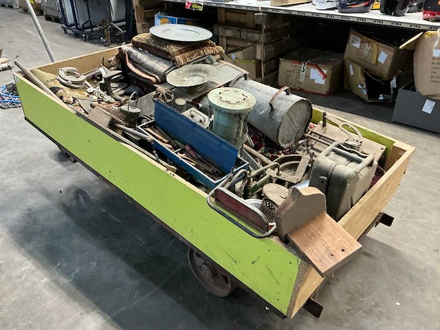 Transportkar met partij antiek - afbeelding 13 van  17