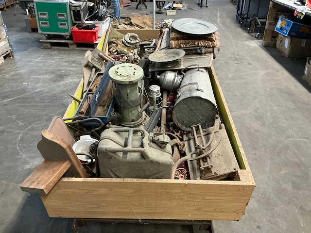 Transportkar met partij antiek - afbeelding 12 van  17