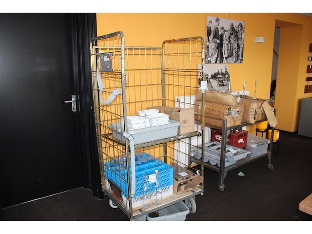 Transportkar met plateau. afm. 81 x 62 x 168 cm. - afbeelding 1 van  2