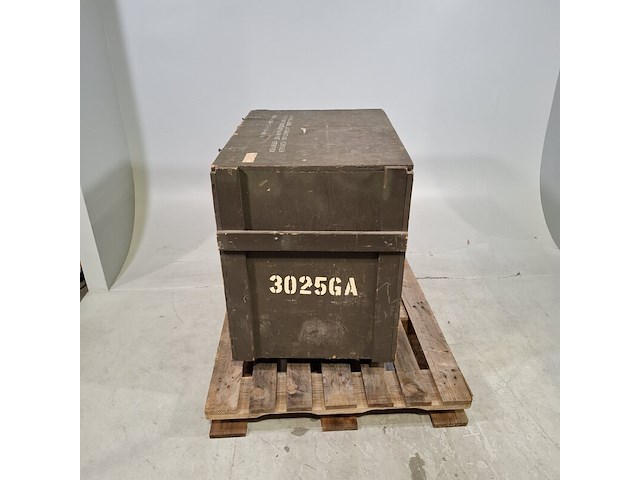 Transportkist met bevestigingsplaten - afbeelding 1 van  7