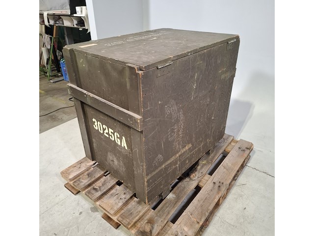 Transportkist met bevestigingsplaten - afbeelding 3 van  7