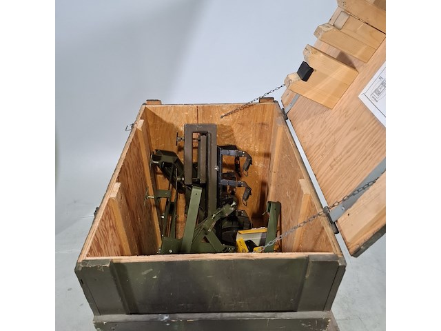 Transportkist met bevestigingsplaten - afbeelding 4 van  7