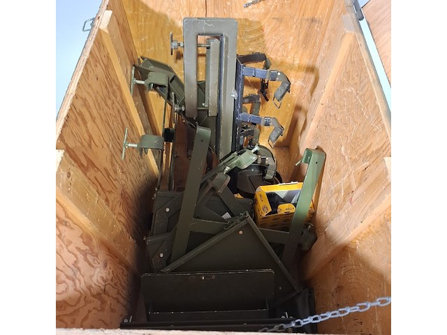 Transportkist met bevestigingsplaten - afbeelding 5 van  7