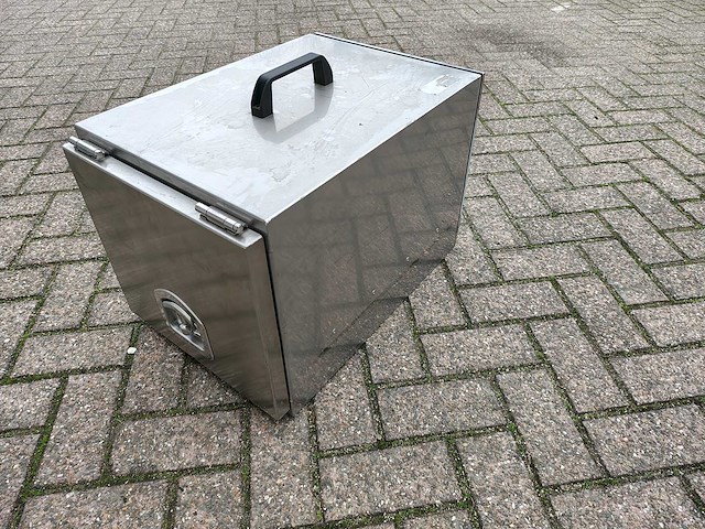 Transportkist onderbouw vrachtwagen - afbeelding 6 van  7