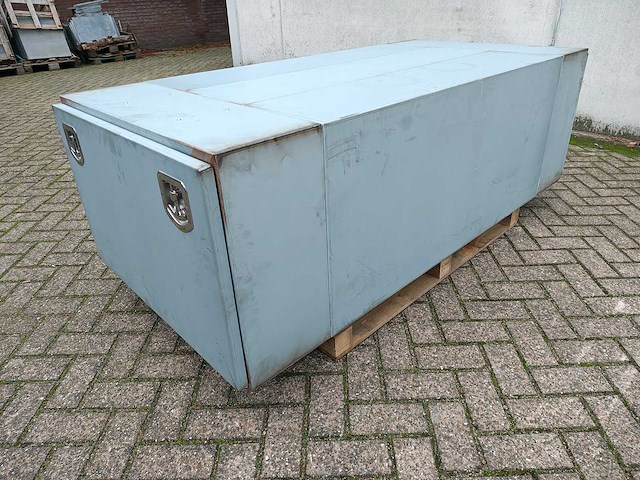 Transportkist onderbouw vrachtwagen - afbeelding 13 van  13