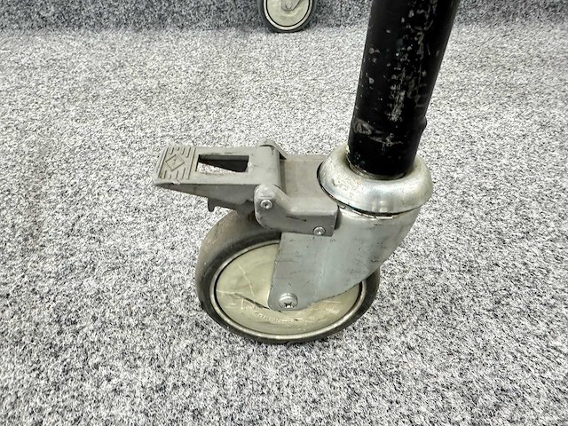 Transportmiddel voor rollen vloerbedekking (2x) - afbeelding 3 van  4