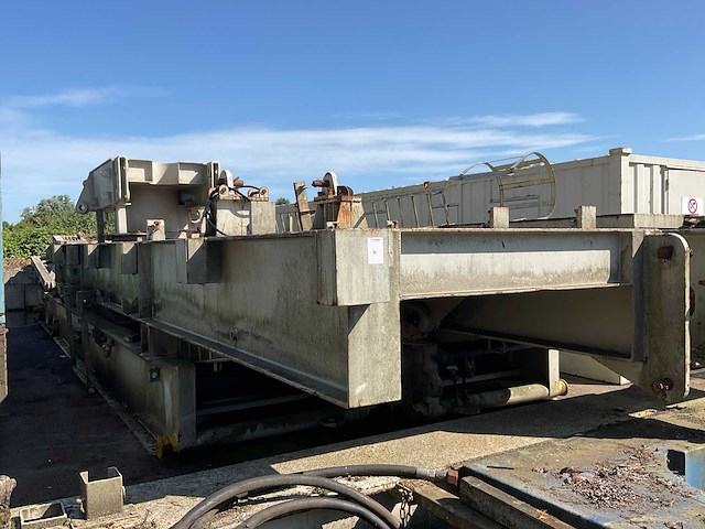 Transportplaftorm met lier - stalen onderstel/"sub structure parts" - afbeelding 1 van  9