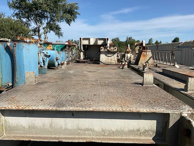 Transportplaftorm met lier - stalen onderstel/"sub structure parts" - afbeelding 3 van  9