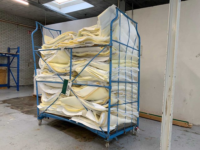 Transportwagen inclusief voorraad mtf halffabrikaten - afbeelding 1 van  5