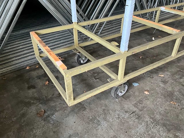 Transportwagen v.v. 4 zwenkwielen 400x85cm - afbeelding 2 van  3