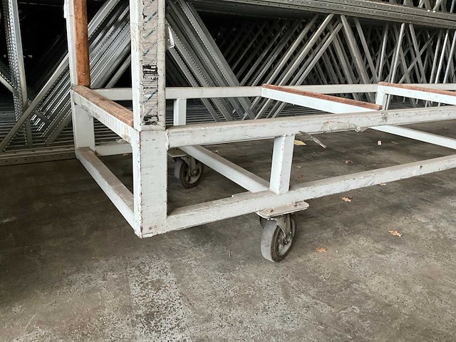 Transportwagen v.v. 4 zwenkwielen 400x85cm - afbeelding 1 van  1
