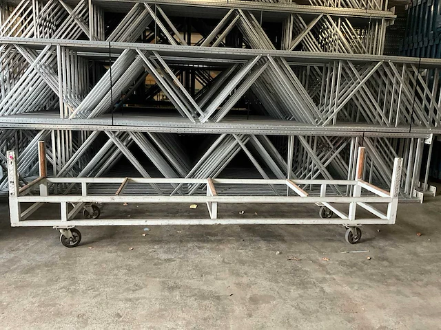 Transportwagen v.v. 4 zwenkwielen 400x85cm - afbeelding 1 van  3