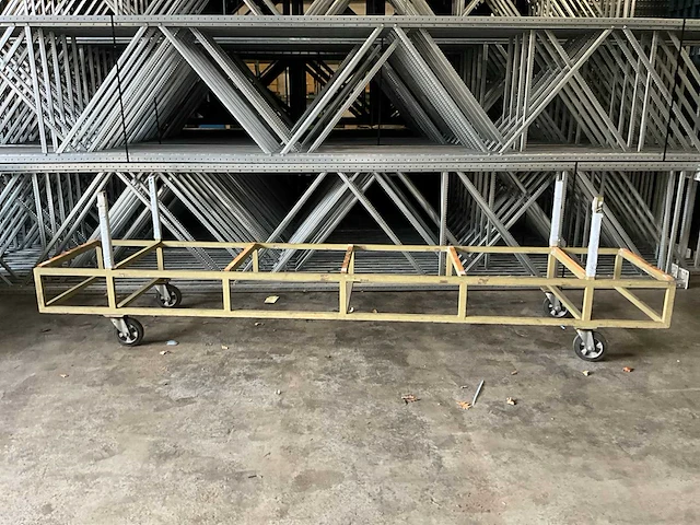 Transportwagen v.v. 4 zwenkwielen 400x85cm - afbeelding 1 van  3
