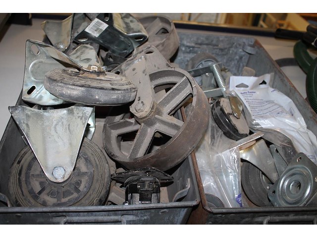 Transportwieltjes in diverse maten en uitvoeringen in twee metalen boxen. - afbeelding 3 van  3