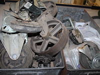 Transportwieltjes in diverse maten en uitvoeringen in twee metalen boxen. - afbeelding 3 van  3