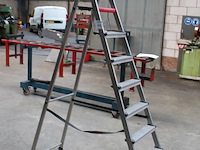 Trap altrex met 7 treden en bordes. - afbeelding 2 van  2