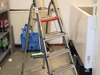 Trap altrex vier treden en bordes. - afbeelding 2 van  2