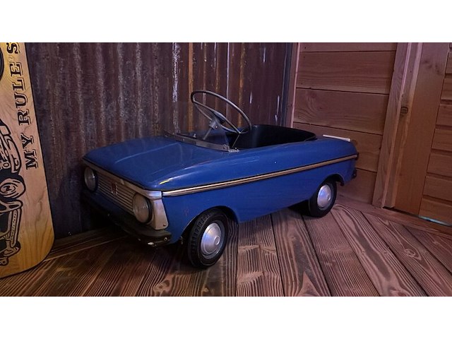 Trap auto moskvich - afbeelding 1 van  5