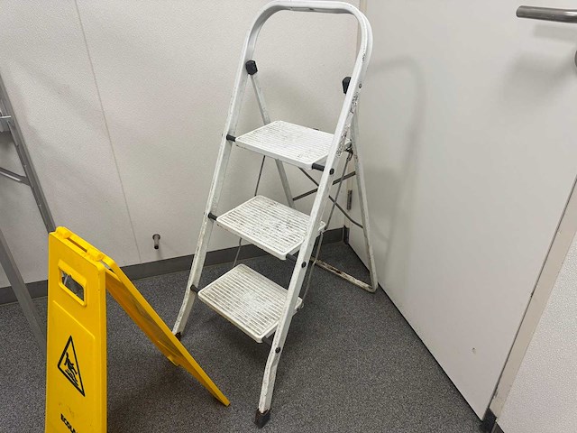 Trap en waarschuwingsbord - afbeelding 2 van  3