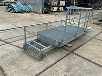 Trap met bordes en leuning - afbeelding 4 van  4
