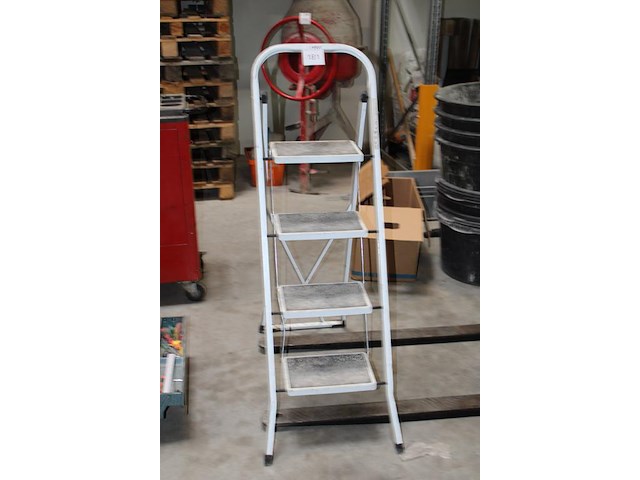 Trap met vier treden. - afbeelding 2 van  2