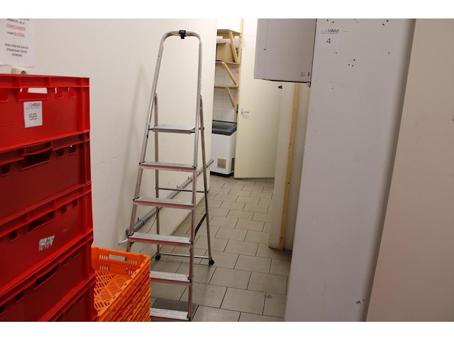 Trap met vijf treden en bordes handson. - afbeelding 1 van  2