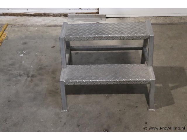 Trap/opstapje, rvs - afbeelding 2 van  4
