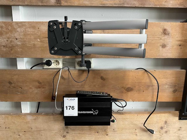 Travelvision satellietontvanger en wandbeugel - afbeelding 1 van  3