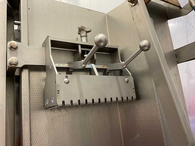 Treif - k207 divider startup - various meat processing - 2019 - afbeelding 14 van  17
