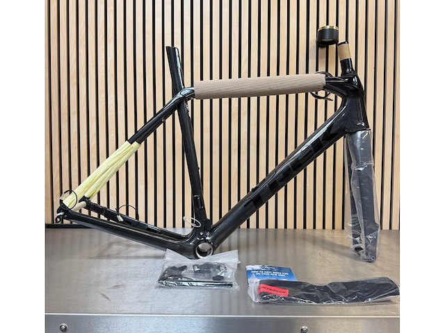 Trek - domane slr disc f/s 60 dark prismatic/trek black - frame - afbeelding 1 van  11