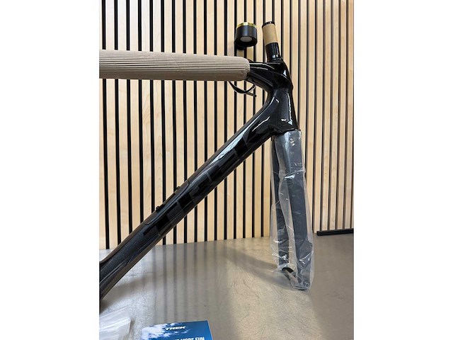 Trek - domane slr disc f/s 60 dark prismatic/trek black - frame - afbeelding 7 van  11