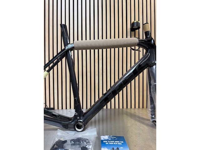 Trek - domane slr disc f/s 60 dark prismatic/trek black - frame - afbeelding 9 van  11