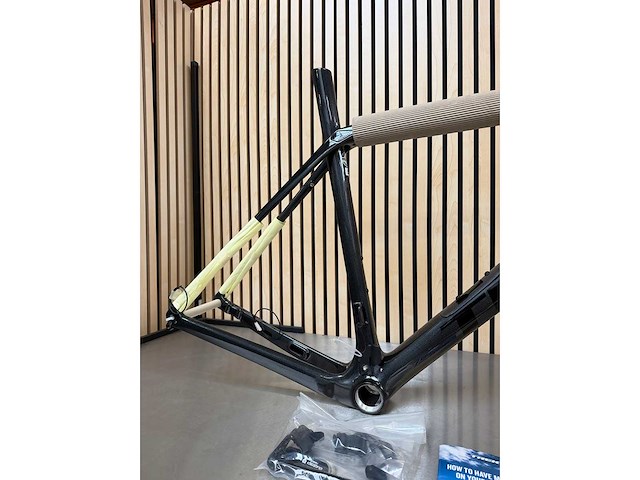 Trek - domane slr disc f/s 60 dark prismatic/trek black - frame - afbeelding 10 van  11