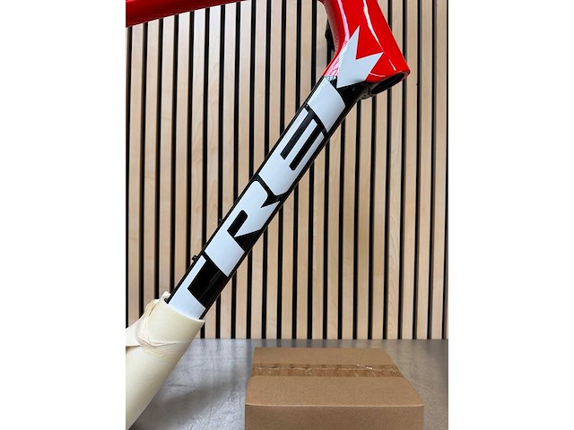 Trek - émonda sl disc fs-u-e-v trek black/radioactive red - frame 700c x 62 - afbeelding 5 van  9