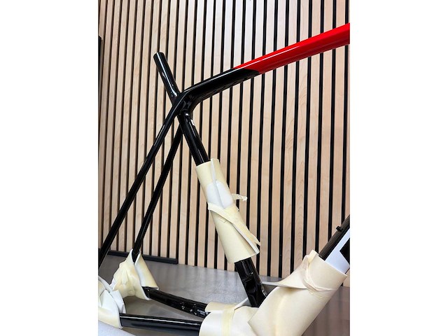 Trek - émonda sl disc fs-u-e-v trek black/radioactive red - frame 700c x 62 - afbeelding 6 van  9