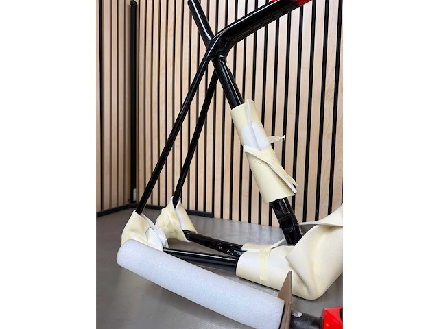 Trek - émonda sl disc fs-u-e-v trek black/radioactive red - frame 700c x 62 - afbeelding 7 van  9