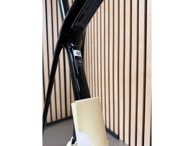 Trek - émonda sl disc fs-u-e-v trek black/radioactive red - frame 700c x 62 - afbeelding 9 van  9