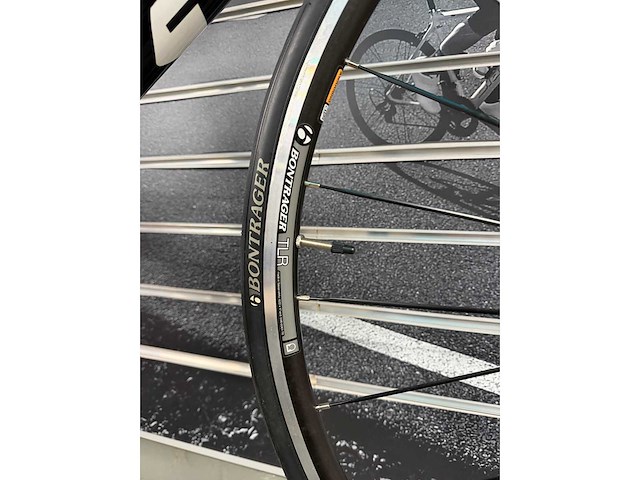 Trek - madone 4 - racefiets factory lightweight oclv carbon frame/vork - afbeelding 17 van  21