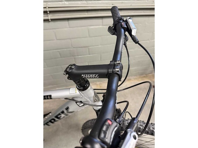 Trek - mountainbike - afbeelding 22 van  34