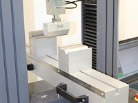 Trek- en druktestmachine testometric x350-20 met onderstel-/tafel en laptop t.b.v. aansturing en diverse hu... - afbeelding 6 van  7