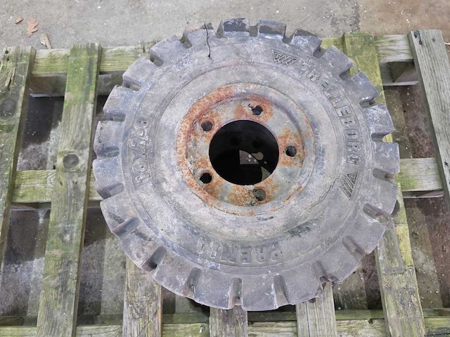 Trelleborg - 18x7-8 - vrachtwagenbanden - afbeelding 2 van  5