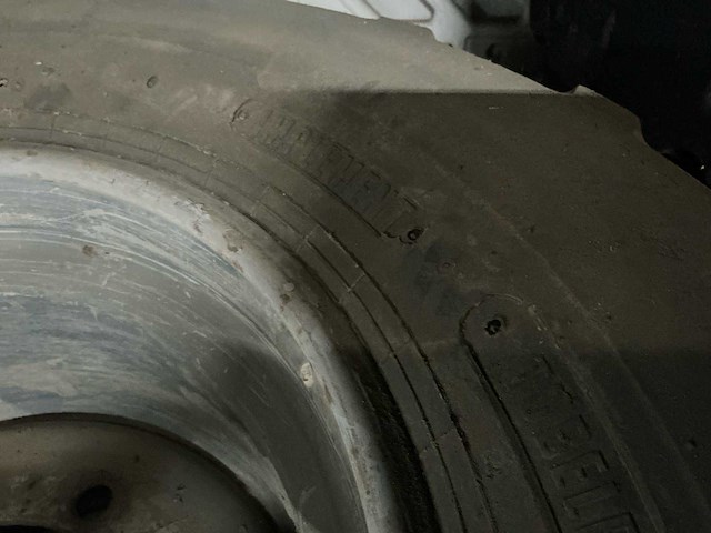 Trelleborg graafmachine band op velg (2x) - afbeelding 10 van  10