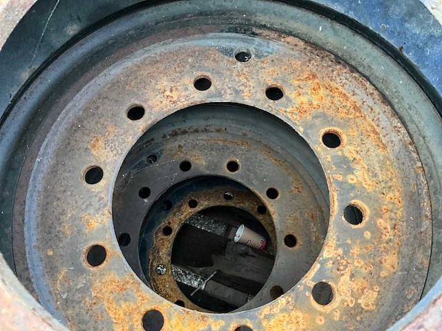 Trelleborg t-900 10.00-20 volrubber industrie band met velg (4x) - afbeelding 4 van  6