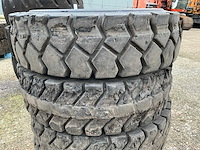 Trelleborg t-900 10.00-20 volrubber industrie band met velg (4x) - afbeelding 5 van  6